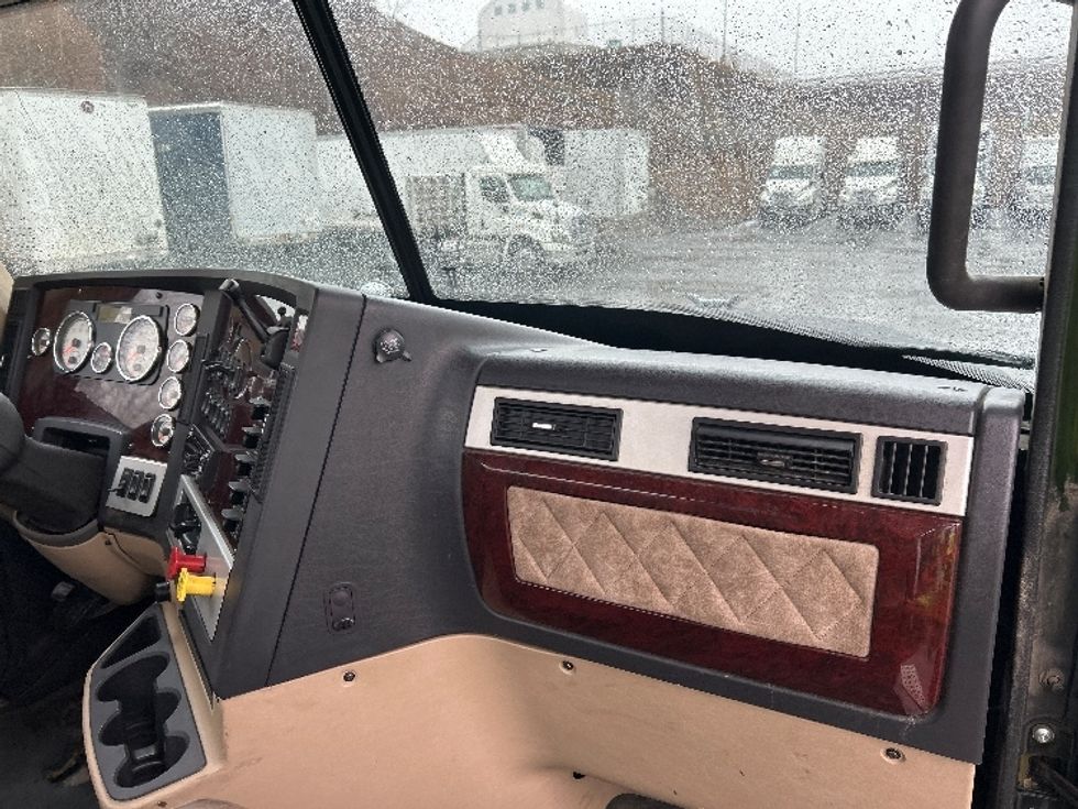 Day Cab Tractor-Heavy Duty Tractors-Freightliner-2022-D12264SD-Binghamton-NY-260,330\n\t\tmiles-$ 77,250 - Image 13