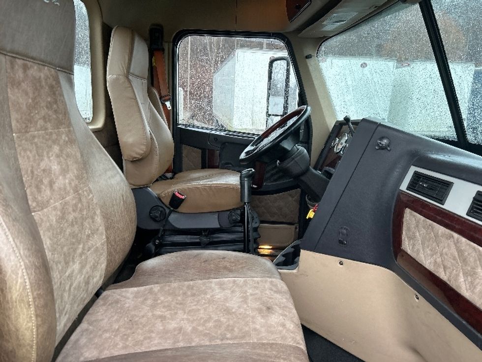 Day Cab Tractor-Heavy Duty Tractors-Freightliner-2022-D12264SD-Binghamton-NY-260,330\n\t\tmiles-$ 77,250 - Image 14