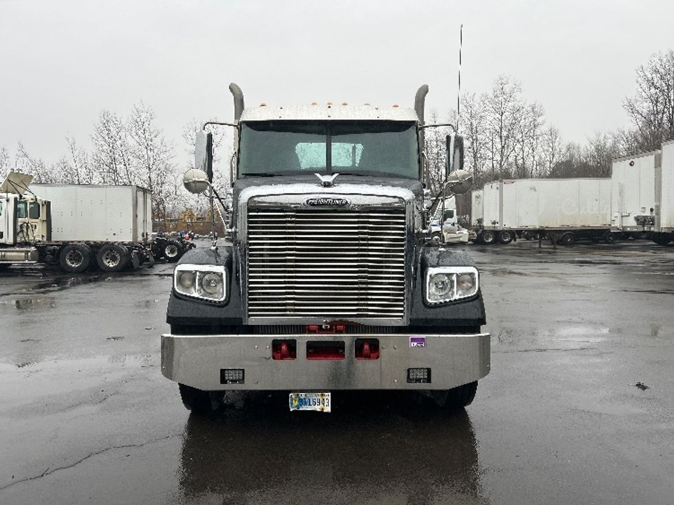 Day Cab Tractor-Heavy Duty Tractors-Freightliner-2022-D12264SD-Binghamton-NY-260,330\n\t\tmiles-$ 77,250 - Image 2