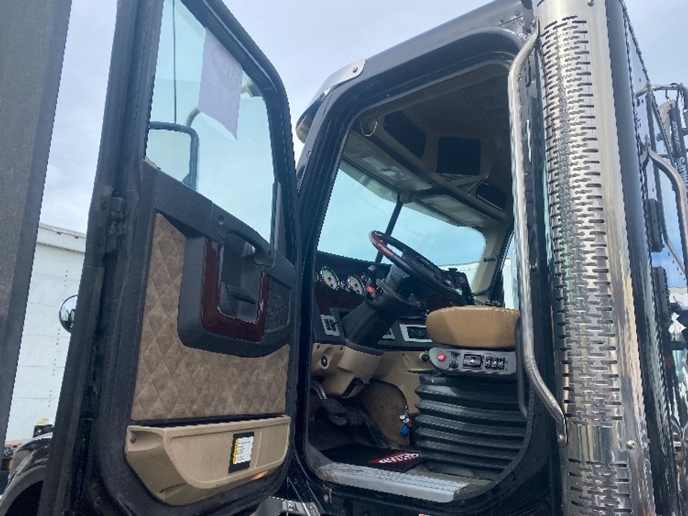 Day Cab Tractor-Heavy Duty Tractors-Freightliner-2022-D12264SD-Binghamton-NY-260,330\n\t\tmiles-$ 77,250 - Image 9