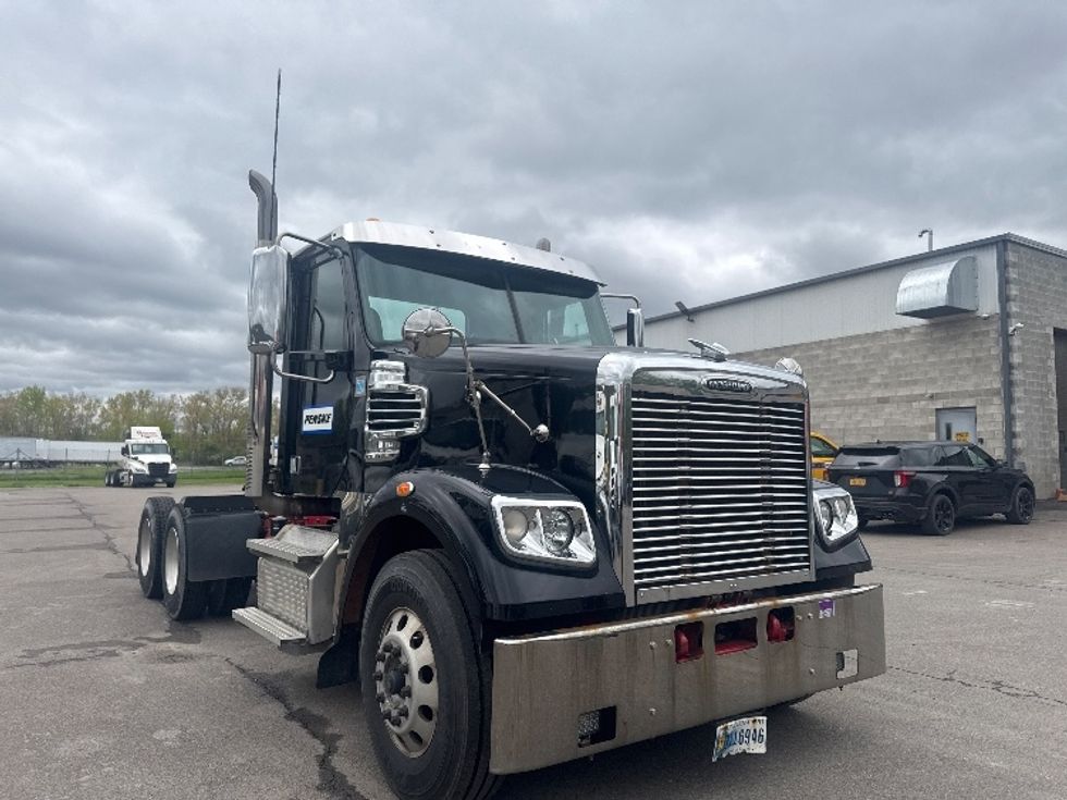 Day Cab Tractor-Heavy Duty Tractors-Freightliner-2022-D12264SD-Elmira-NY-264,674\n\t\tmiles-$ 80,750 - Image 1