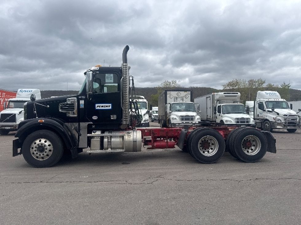 Day Cab Tractor-Heavy Duty Tractors-Freightliner-2022-D12264SD-Elmira-NY-264,674\n\t\tmiles-$ 80,750 - Image 4