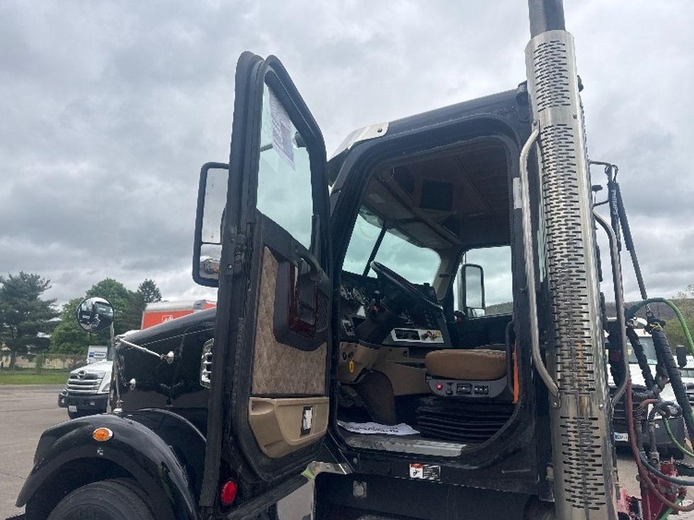 Day Cab Tractor-Heavy Duty Tractors-Freightliner-2022-D12264SD-Elmira-NY-264,674\n\t\tmiles-$ 80,750 - Image 9