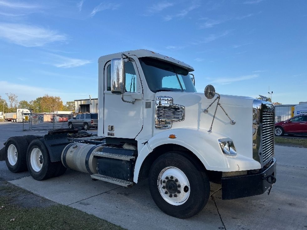 Day Cab Tractor-Heavy Duty Tractors-Freightliner-2022-D12264SD-Florence-SC-206,499\n\t\tmiles-$ 85,250 - Image 1