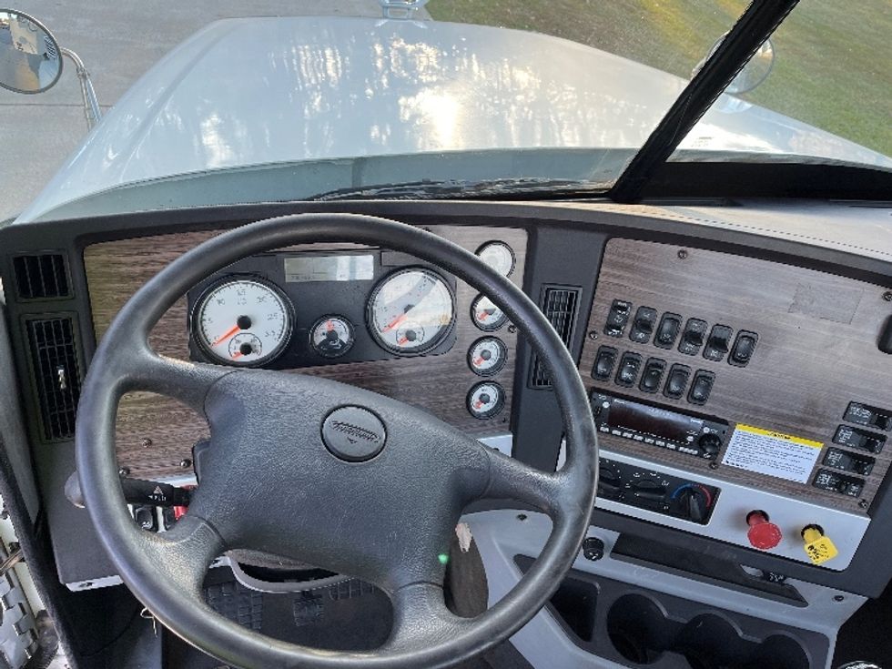 Day Cab Tractor-Heavy Duty Tractors-Freightliner-2022-D12264SD-Florence-SC-206,499\n\t\tmiles-$ 85,250 - Image 11