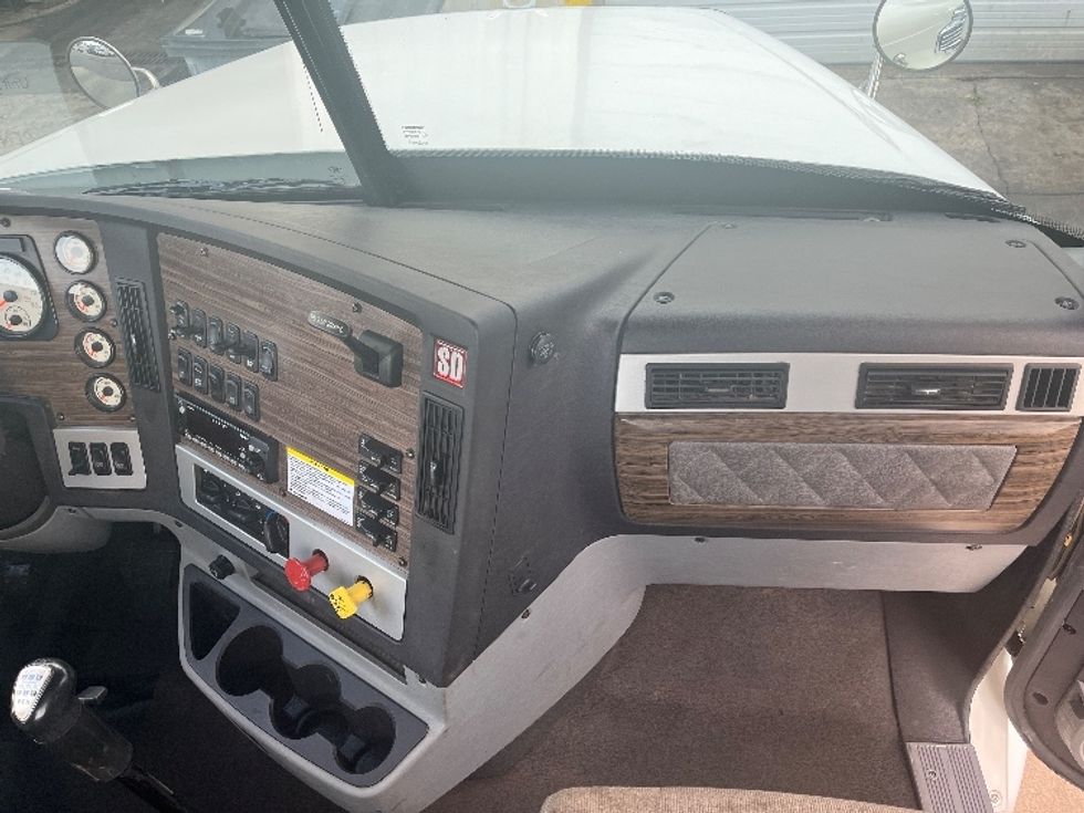 Day Cab Tractor-Heavy Duty Tractors-Freightliner-2022-D12264SD-Florence-SC-206,499\n\t\tmiles-$ 85,250 - Image 13