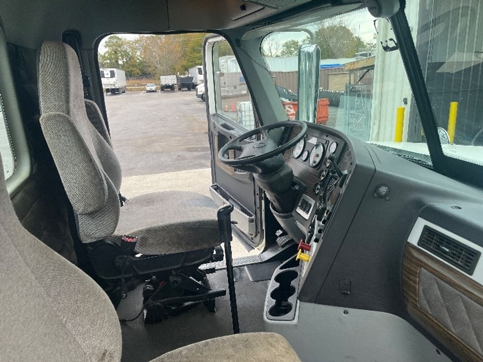 Day Cab Tractor-Heavy Duty Tractors-Freightliner-2022-D12264SD-Florence-SC-206,499\n\t\tmiles-$ 85,250 - Image 14