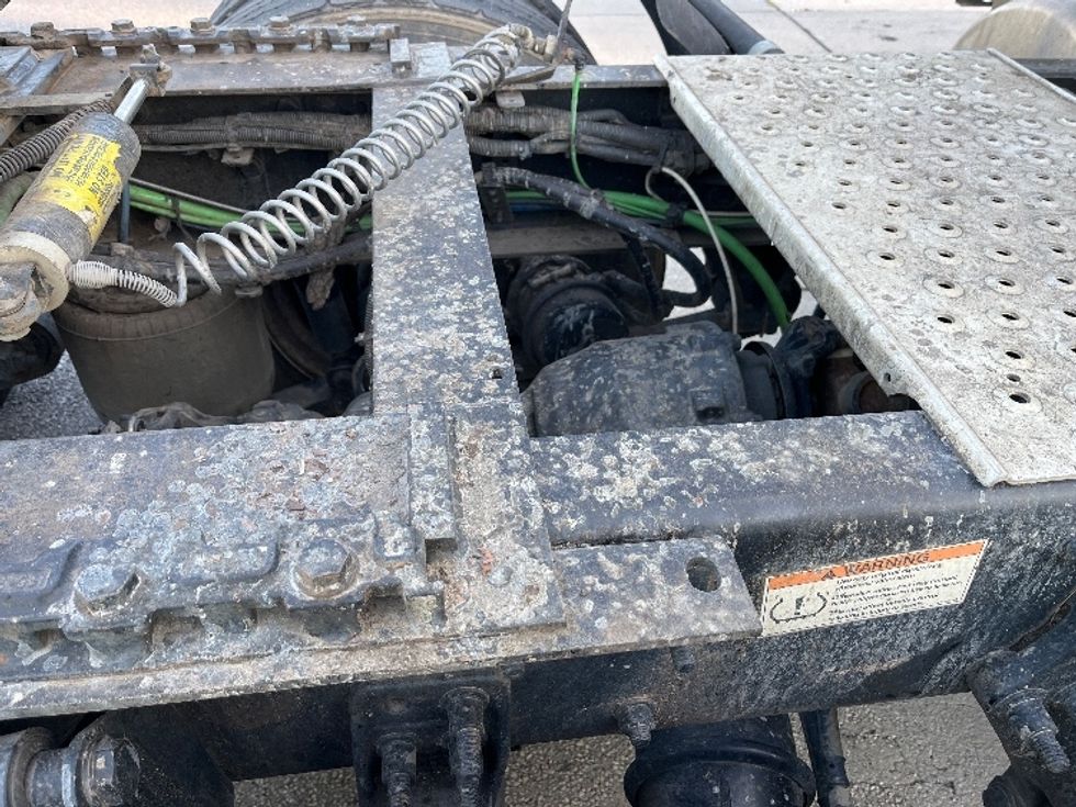 Day Cab Tractor-Heavy Duty Tractors-Freightliner-2022-D12264SD-Florence-SC-206,499\n\t\tmiles-$ 85,250 - Image 17