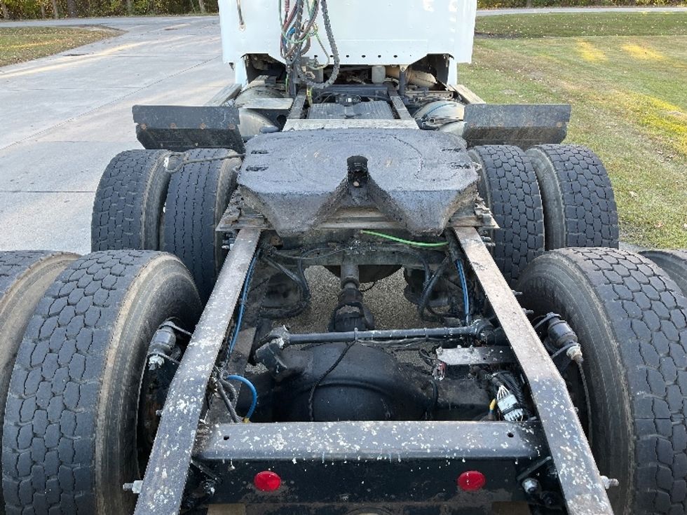 Day Cab Tractor-Heavy Duty Tractors-Freightliner-2022-D12264SD-Florence-SC-206,499\n\t\tmiles-$ 85,250 - Image 6