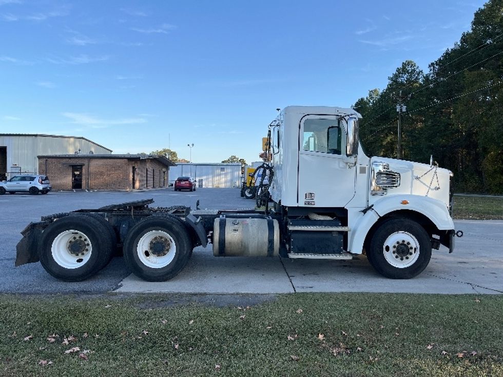 Day Cab Tractor-Heavy Duty Tractors-Freightliner-2022-D12264SD-Florence-SC-206,499\n\t\tmiles-$ 85,250 - Image 8