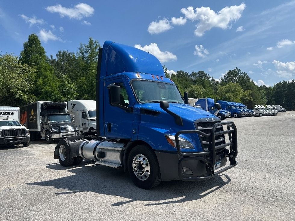 Day Cab Tractor-Heavy Duty Tractors-Freightliner-2022-T11642ST-Atlanta-GA-254,240\n\t\tmiles-$ 69,750 - Image 1