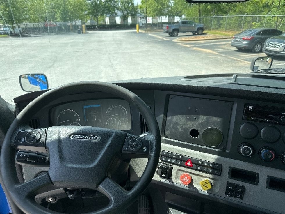 Day Cab Tractor-Heavy Duty Tractors-Freightliner-2022-T11642ST-Atlanta-GA-254,240\n\t\tmiles-$ 69,750 - Image 11