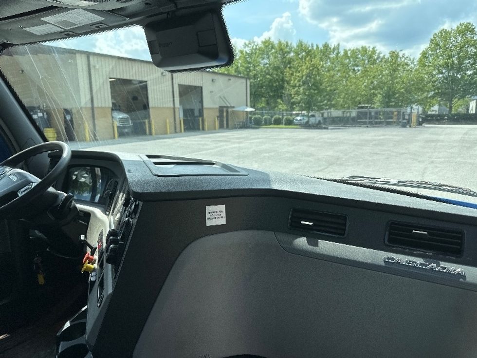 Day Cab Tractor-Heavy Duty Tractors-Freightliner-2022-T11642ST-Atlanta-GA-254,240\n\t\tmiles-$ 69,750 - Image 13