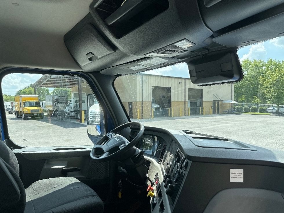 Day Cab Tractor-Heavy Duty Tractors-Freightliner-2022-T11642ST-Atlanta-GA-254,240\n\t\tmiles-$ 69,750 - Image 14