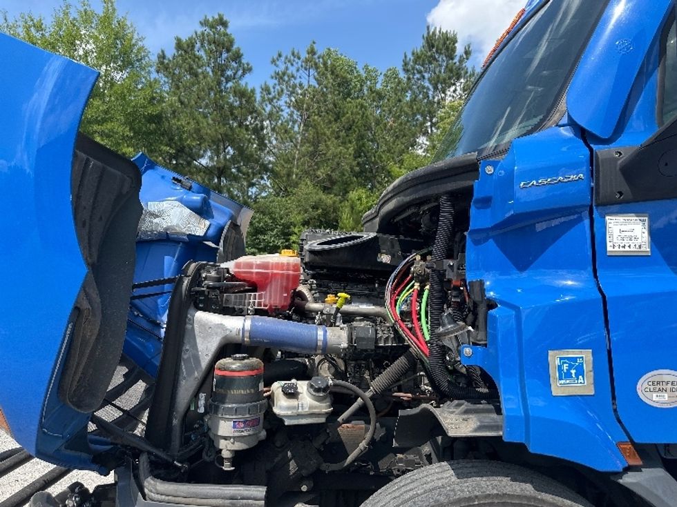 Day Cab Tractor-Heavy Duty Tractors-Freightliner-2022-T11642ST-Atlanta-GA-254,240\n\t\tmiles-$ 69,750 - Image 16