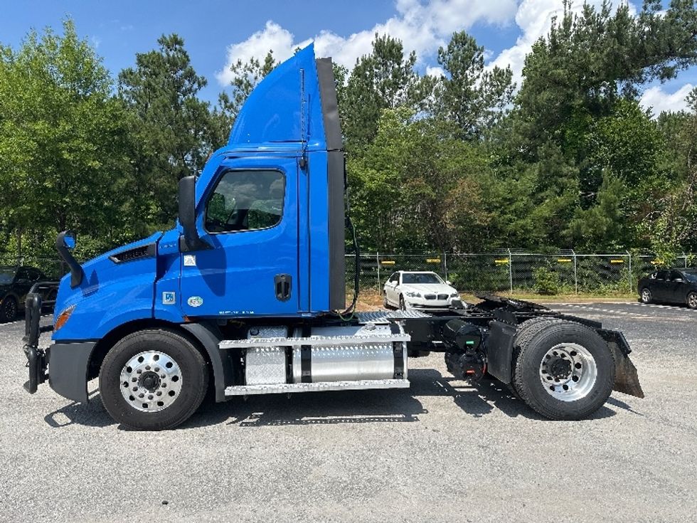 Day Cab Tractor-Heavy Duty Tractors-Freightliner-2022-T11642ST-Atlanta-GA-254,240\n\t\tmiles-$ 69,750 - Image 4