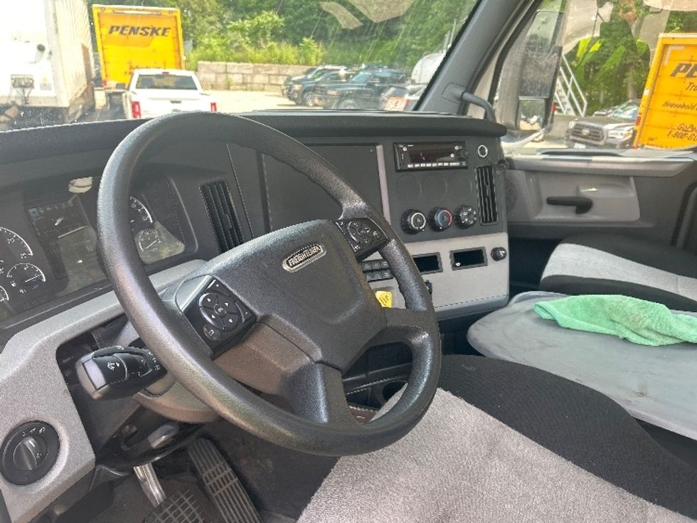 Day Cab Tractor-Heavy Duty Tractors-Freightliner-2022-T11642ST-Auburn-MA-20,109\n\t\tmiles-$ 65,500 - Image 10