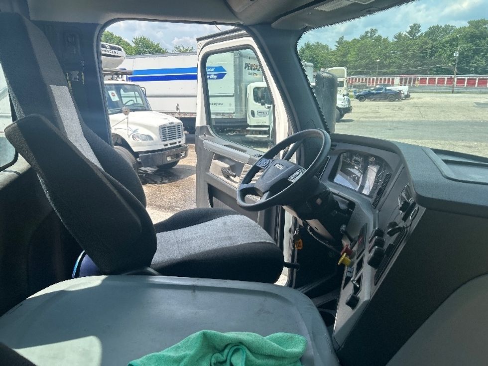 Day Cab Tractor-Heavy Duty Tractors-Freightliner-2022-T11642ST-Auburn-MA-20,109\n\t\tmiles-$ 65,500 - Image 14