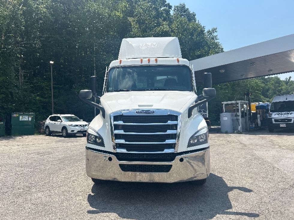 Day Cab Tractor-Heavy Duty Tractors-Freightliner-2022-T11642ST-Auburn-MA-20,109\n\t\tmiles-$ 65,500 - Image 2