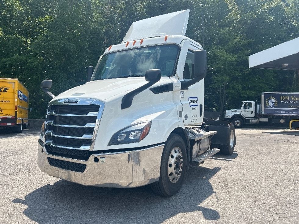 Day Cab Tractor-Heavy Duty Tractors-Freightliner-2022-T11642ST-Auburn-MA-20,109\n\t\tmiles-$ 65,500 - Image 3
