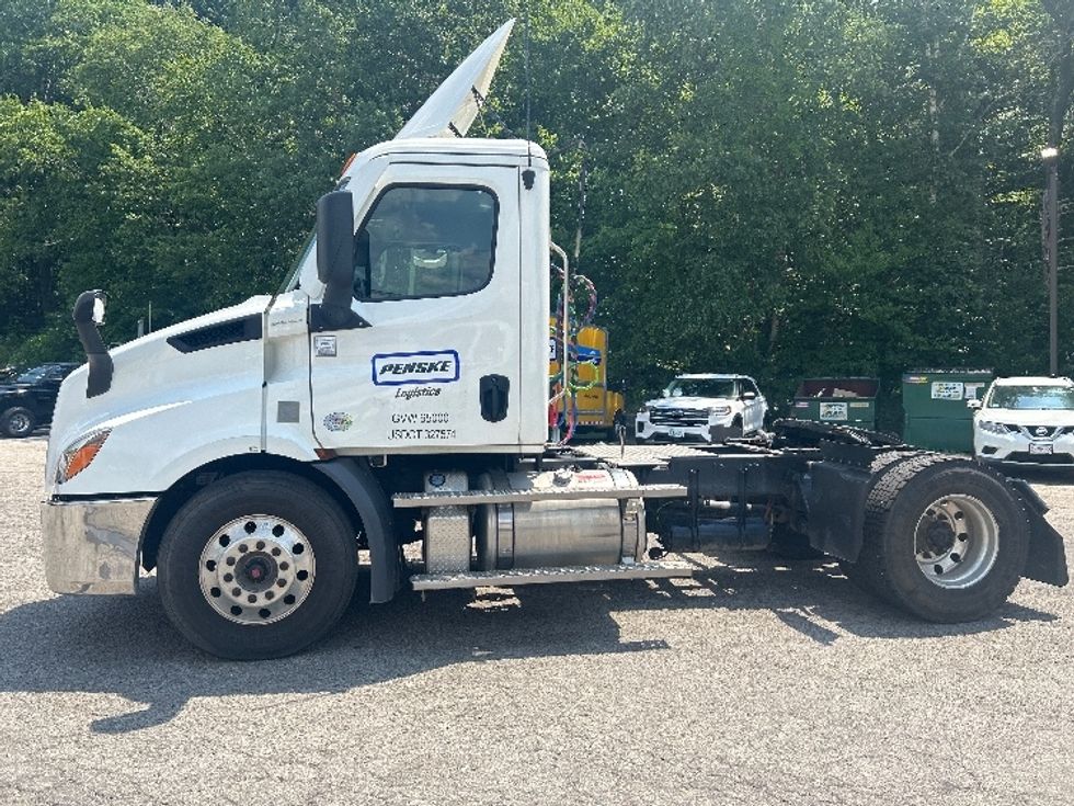 Day Cab Tractor-Heavy Duty Tractors-Freightliner-2022-T11642ST-Auburn-MA-20,109\n\t\tmiles-$ 65,500 - Image 4