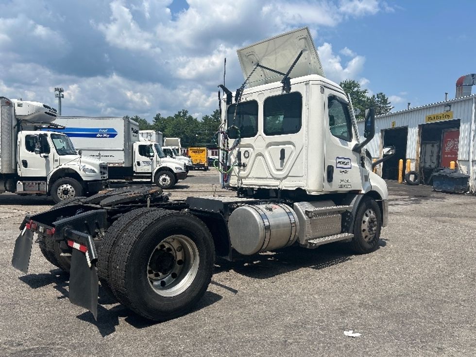 Day Cab Tractor-Heavy Duty Tractors-Freightliner-2022-T11642ST-Auburn-MA-20,109\n\t\tmiles-$ 65,500 - Image 7