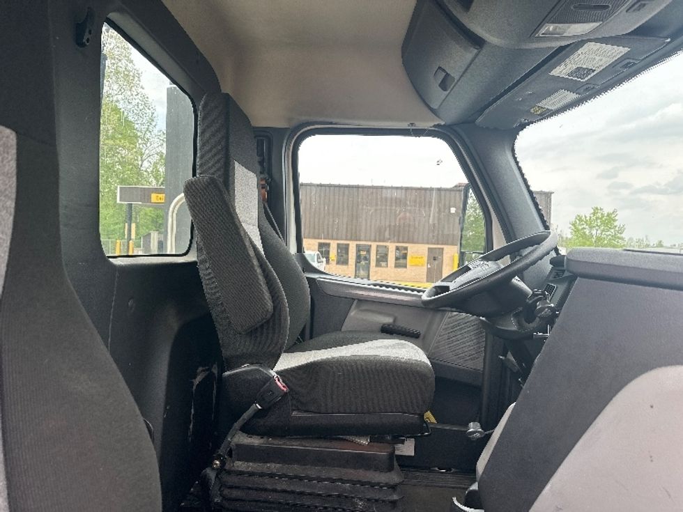 Day Cab Tractor-Heavy Duty Tractors-Freightliner-2022-T11642ST-Bloomington-IN-420,900\n\t\tmiles-$ 47,000 - Image 11