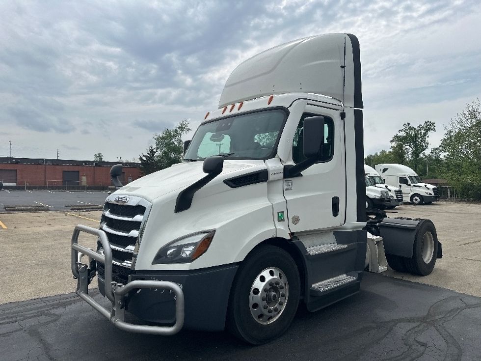 Day Cab Tractor-Heavy Duty Tractors-Freightliner-2022-T11642ST-Bloomington-IN-420,900\n\t\tmiles-$ 47,000 - Image 3