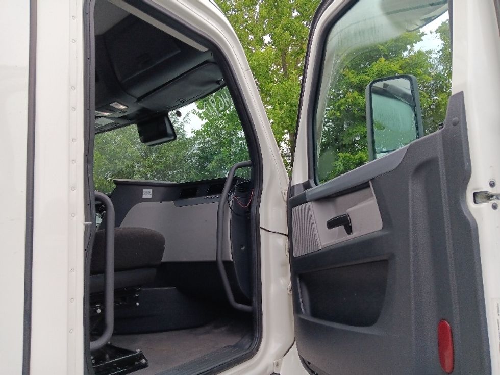 Day Cab Tractor-Heavy Duty Tractors-Freightliner-2022-T11642ST-Blountville-TN-511,771\n\t\tmiles-$ 50,250 - Image 12