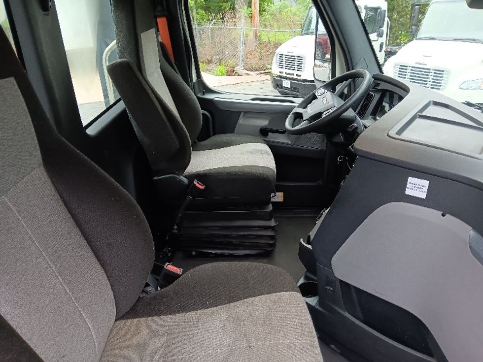 Day Cab Tractor-Heavy Duty Tractors-Freightliner-2022-T11642ST-Blountville-TN-511,771\n\t\tmiles-$ 50,250 - Image 14