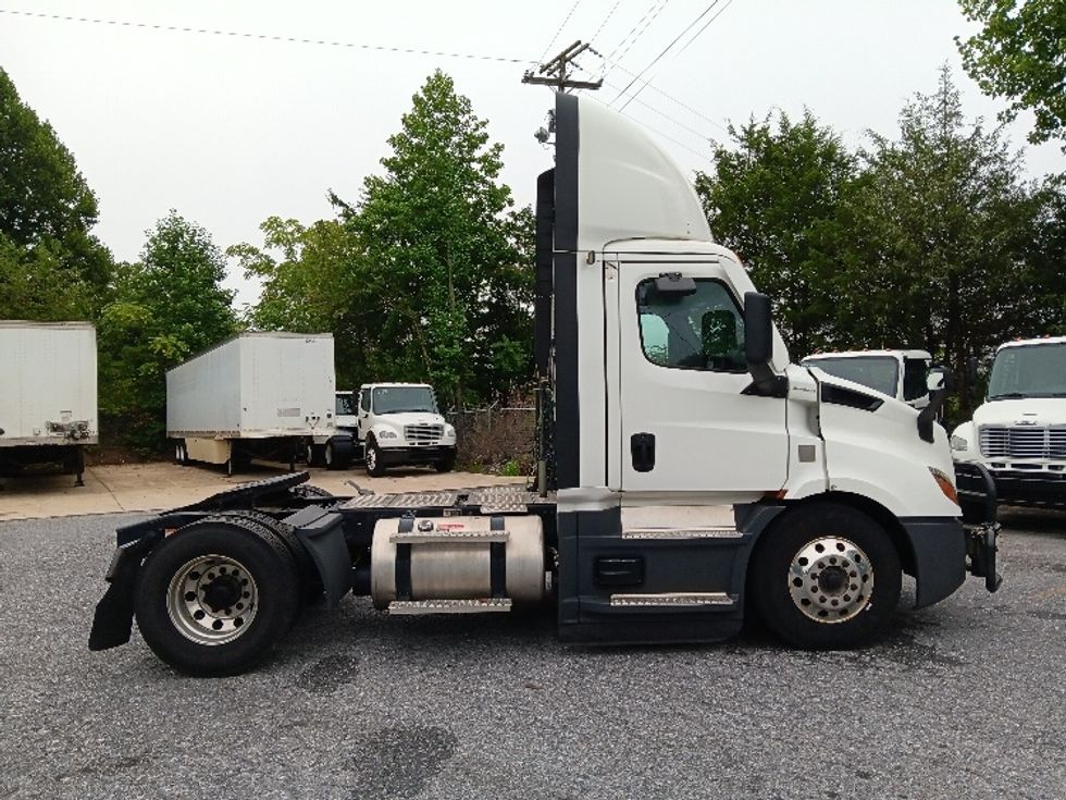 Day Cab Tractor-Heavy Duty Tractors-Freightliner-2022-T11642ST-Blountville-TN-511,771\n\t\tmiles-$ 50,250 - Image 8