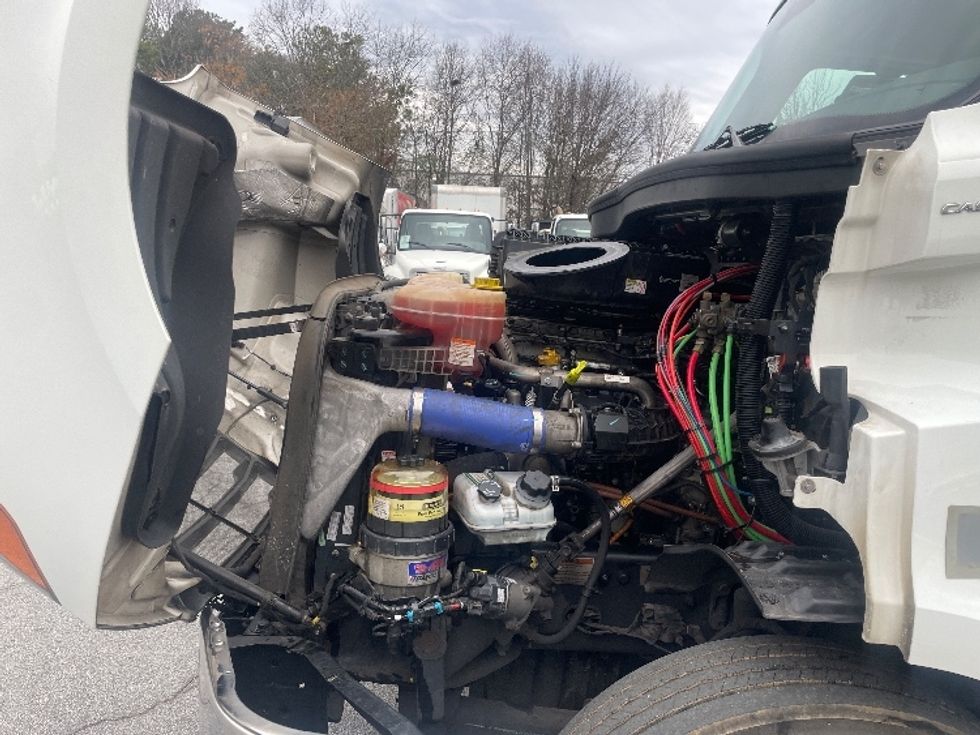 Day Cab Tractor-Heavy Duty Tractors-Freightliner-2022-T11642ST-Forest Park-GA-721,047\n\t\tmiles-$ 30,500 - Image 16