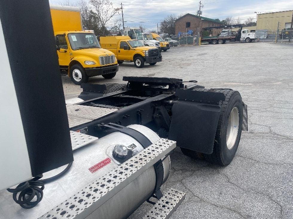 Day Cab Tractor-Heavy Duty Tractors-Freightliner-2022-T11642ST-Forest Park-GA-721,047\n\t\tmiles-$ 30,500 - Image 17