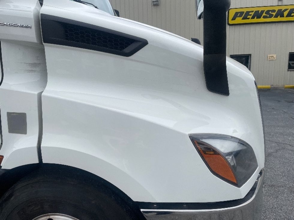 Day Cab Tractor-Heavy Duty Tractors-Freightliner-2022-T11642ST-Forest Park-GA-721,047\n\t\tmiles-$ 30,500 - Image 19