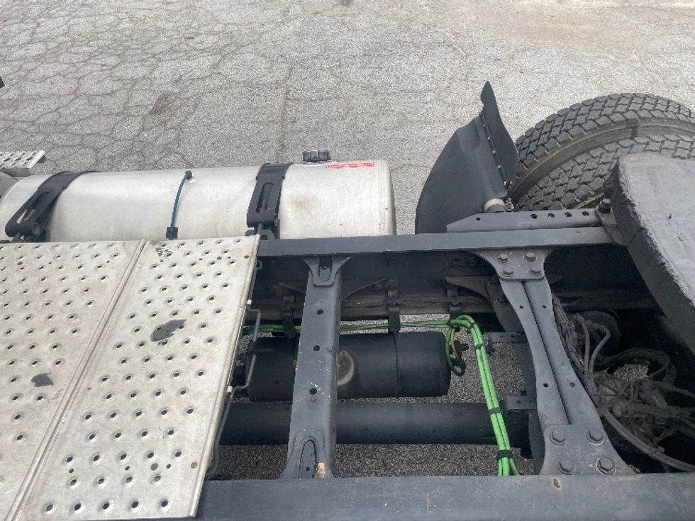 Day Cab Tractor-Heavy Duty Tractors-Freightliner-2022-T11642ST-Forest Park-GA-721,047\n\t\tmiles-$ 30,500 - Image 24