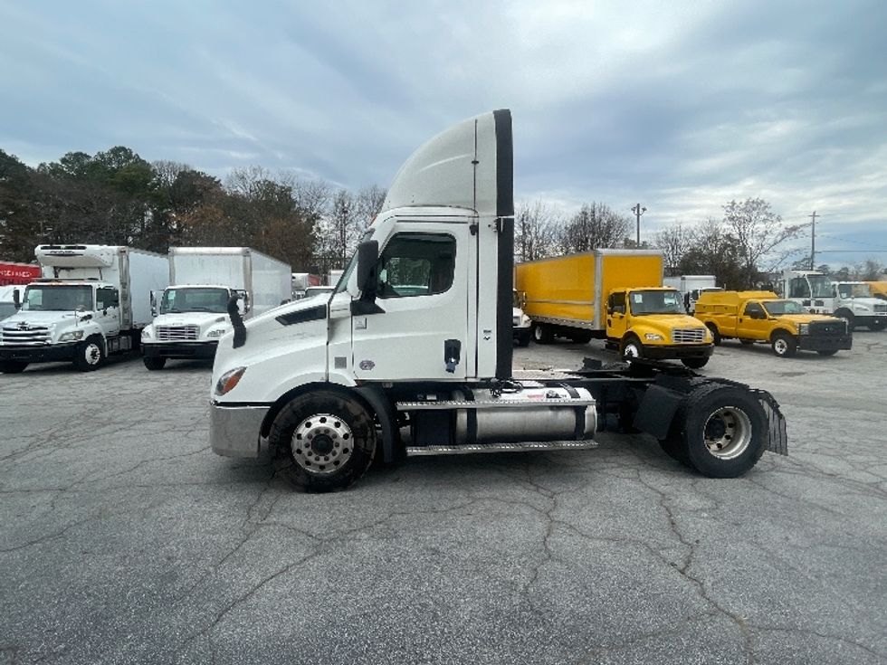 Day Cab Tractor-Heavy Duty Tractors-Freightliner-2022-T11642ST-Forest Park-GA-721,047\n\t\tmiles-$ 30,500 - Image 4
