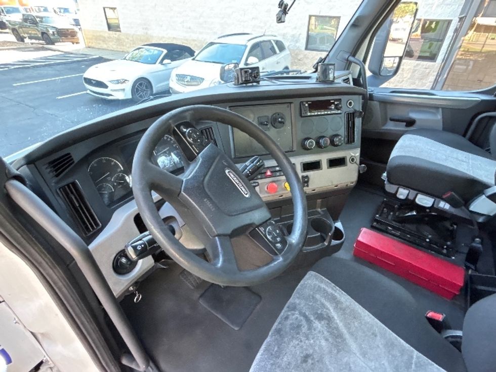 Day Cab Tractor-Heavy Duty Tractors-Freightliner-2022-T11642ST-Jacksonville-FL-616,703\n\t\tmiles-$ 35,000 - Image 10