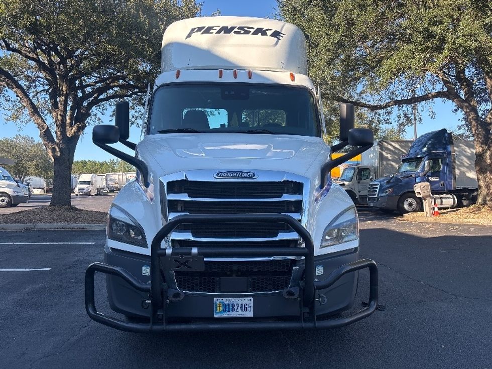 Day Cab Tractor-Heavy Duty Tractors-Freightliner-2022-T11642ST-Jacksonville-FL-616,703\n\t\tmiles-$ 35,000 - Image 2
