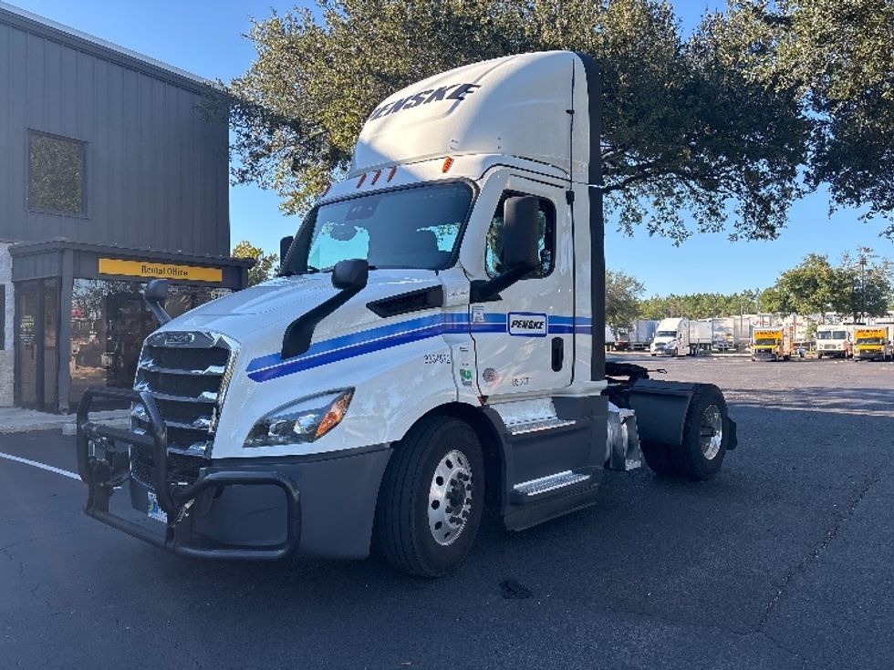 Day Cab Tractor-Heavy Duty Tractors-Freightliner-2022-T11642ST-Jacksonville-FL-616,703\n\t\tmiles-$ 35,000 - Image 3