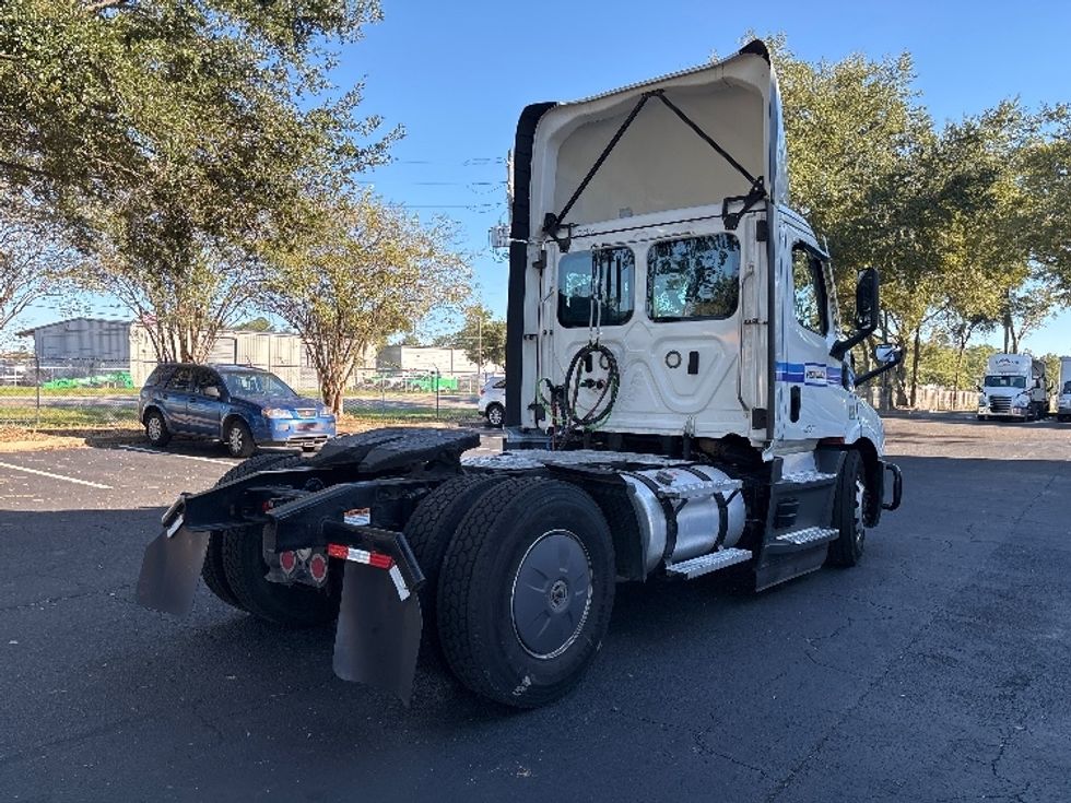 Day Cab Tractor-Heavy Duty Tractors-Freightliner-2022-T11642ST-Jacksonville-FL-616,703\n\t\tmiles-$ 35,000 - Image 7