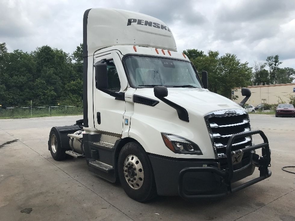 Day Cab Tractor-Heavy Duty Tractors-Freightliner-2022-T11642ST-Macon-GA-865,932\n\t\tmiles-$ 29,000 - Image 1