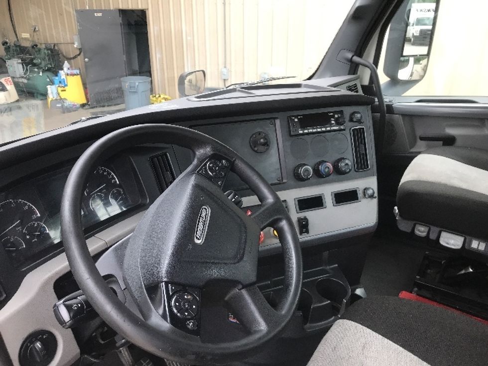 Day Cab Tractor-Heavy Duty Tractors-Freightliner-2022-T11642ST-Macon-GA-865,932\n\t\tmiles-$ 29,000 - Image 10