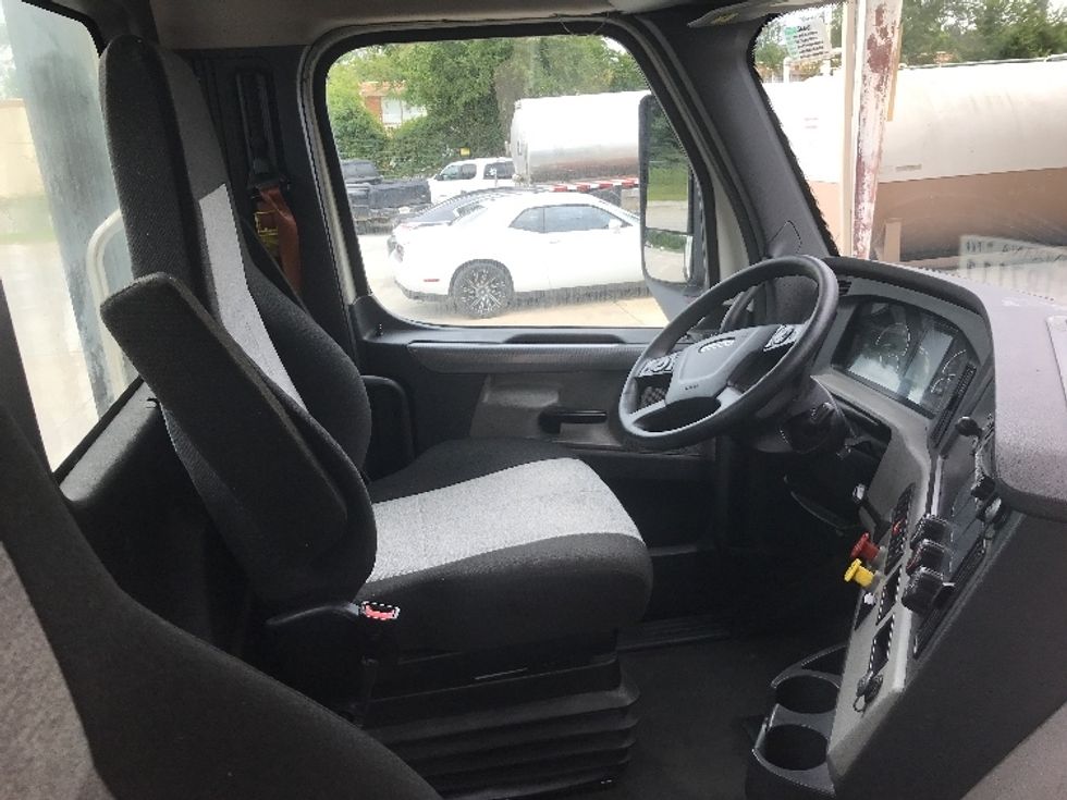 Day Cab Tractor-Heavy Duty Tractors-Freightliner-2022-T11642ST-Macon-GA-865,932\n\t\tmiles-$ 29,000 - Image 14