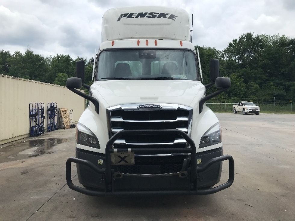 Day Cab Tractor-Heavy Duty Tractors-Freightliner-2022-T11642ST-Macon-GA-865,932\n\t\tmiles-$ 29,000 - Image 2