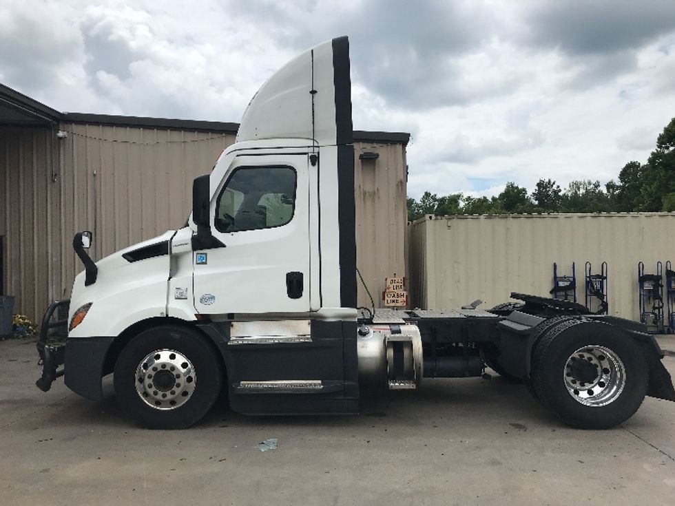 Day Cab Tractor-Heavy Duty Tractors-Freightliner-2022-T11642ST-Macon-GA-865,932\n\t\tmiles-$ 29,000 - Image 4