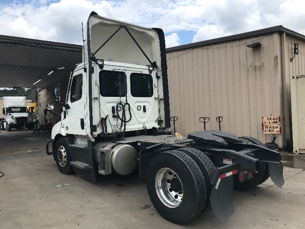 Day Cab Tractor-Heavy Duty Tractors-Freightliner-2022-T11642ST-Macon-GA-865,932\n\t\tmiles-$ 29,000 - Image 5