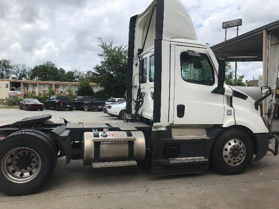 Day Cab Tractor-Heavy Duty Tractors-Freightliner-2022-T11642ST-Macon-GA-865,932\n\t\tmiles-$ 29,000 - Image 8