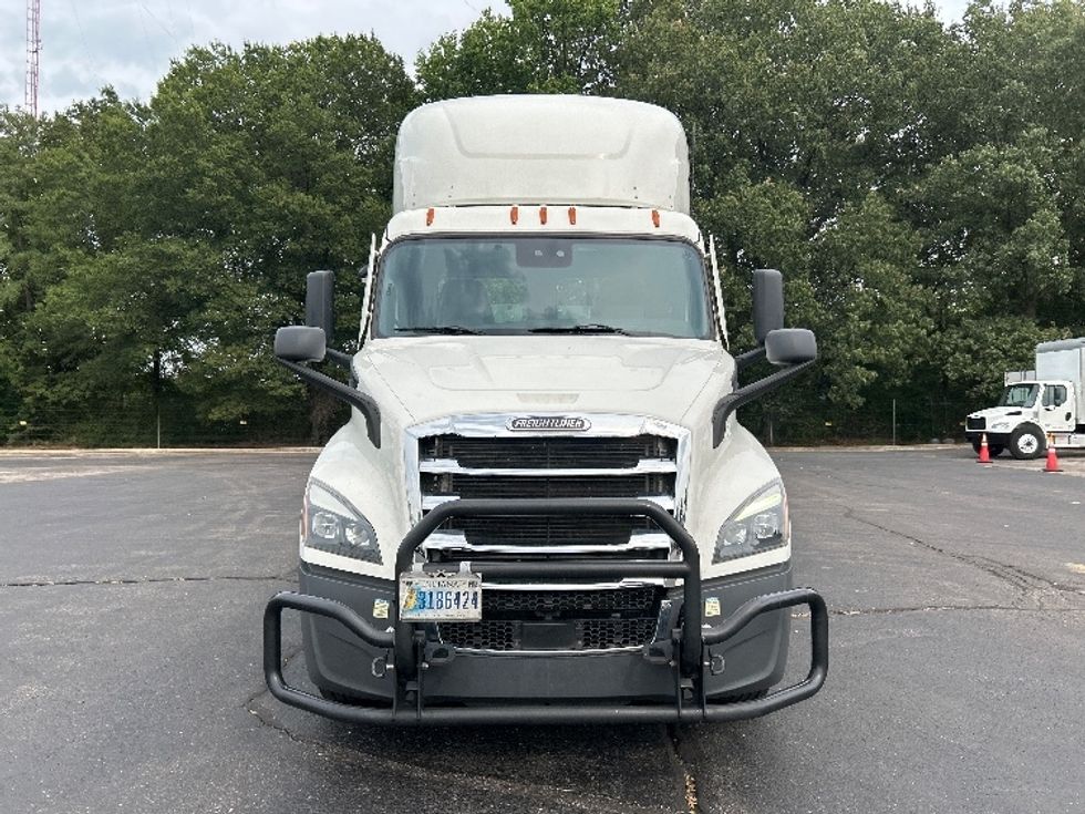 Day Cab Tractor-Heavy Duty Tractors-Freightliner-2022-T11642ST-Memphis-TN-509,950\n\t\tmiles-$ 50,500 - Image 2