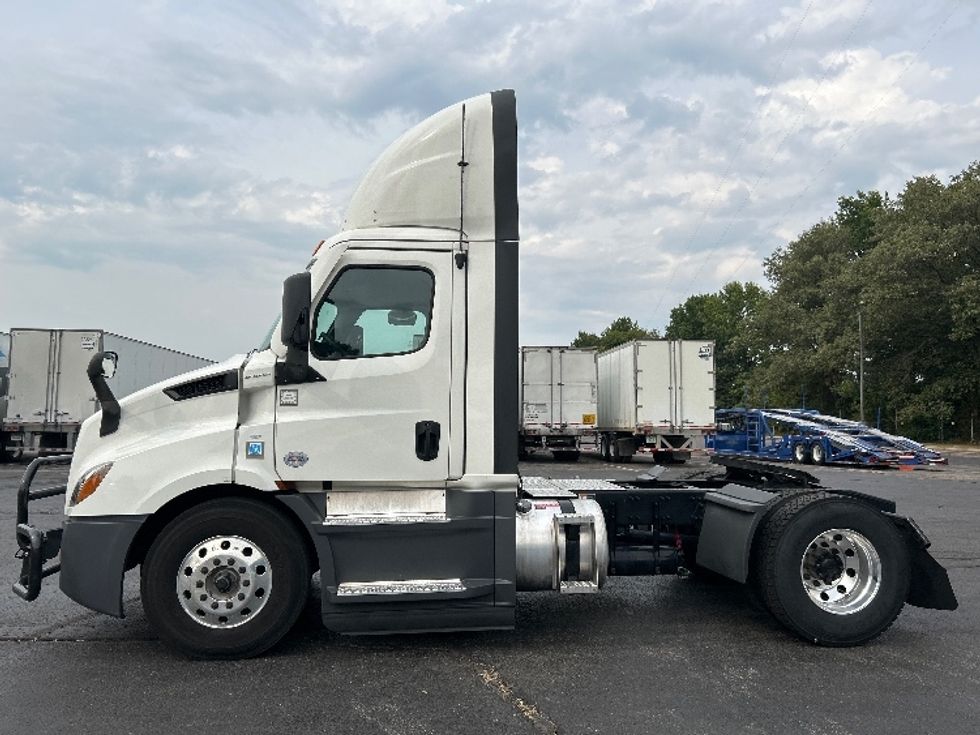 Day Cab Tractor-Heavy Duty Tractors-Freightliner-2022-T11642ST-Memphis-TN-509,950\n\t\tmiles-$ 50,500 - Image 4