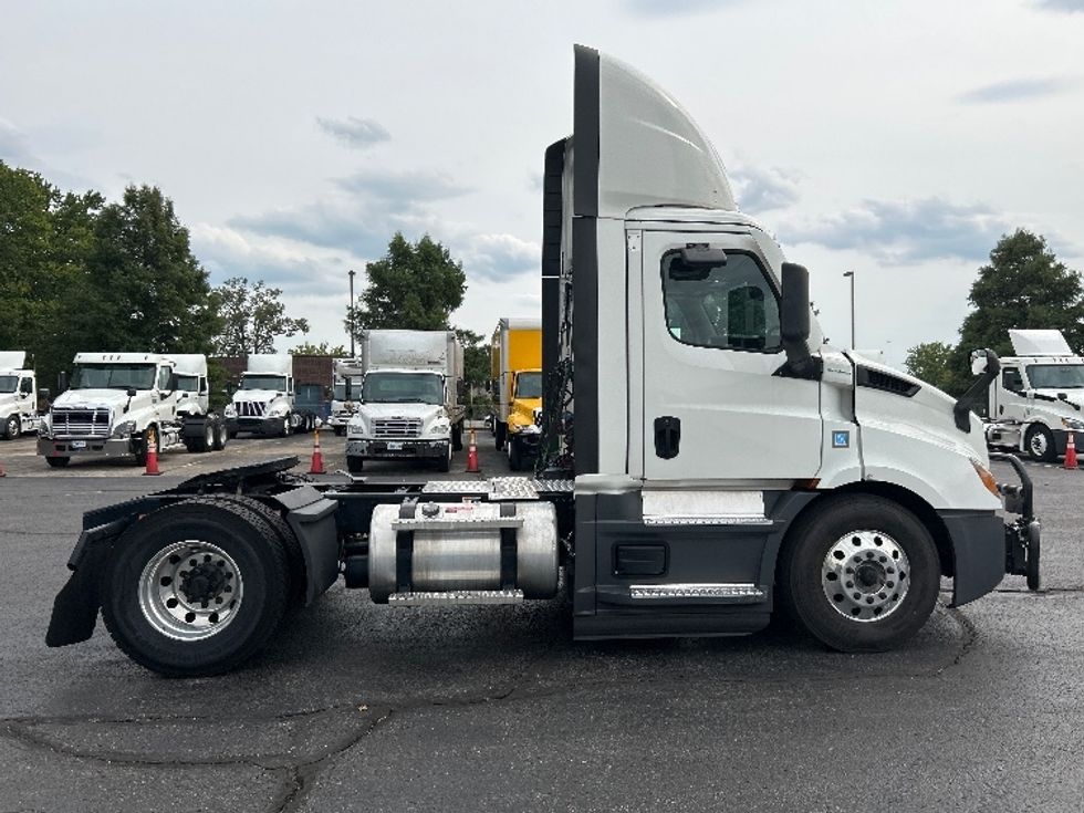 Day Cab Tractor-Heavy Duty Tractors-Freightliner-2022-T11642ST-Memphis-TN-509,950\n\t\tmiles-$ 50,500 - Image 8